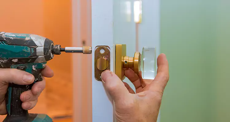 Broken Door Knob Fix in Opa-locka, FL